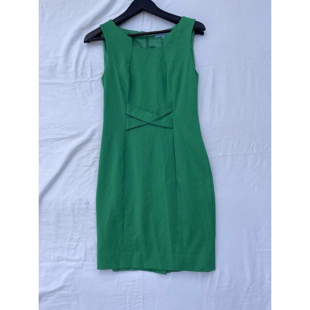 Antonio Melani Women's Size 4 Sheath Dress Sleeveless Knee Length Green